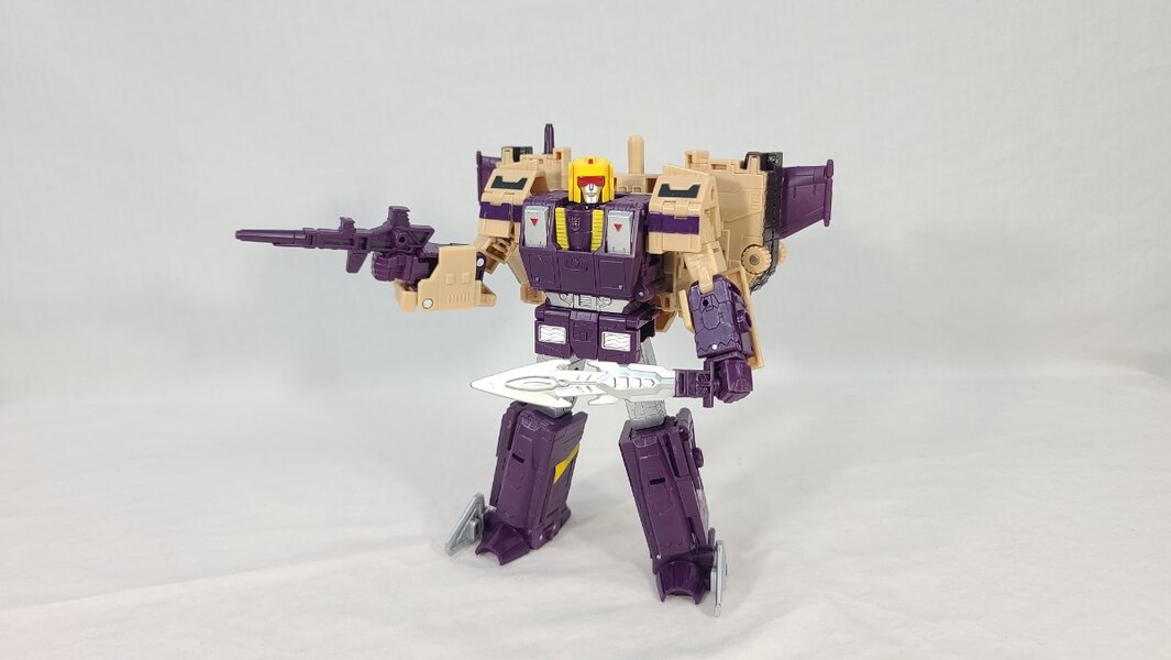 TF Collector Legacy Blitzwing Review  (8 of 14)